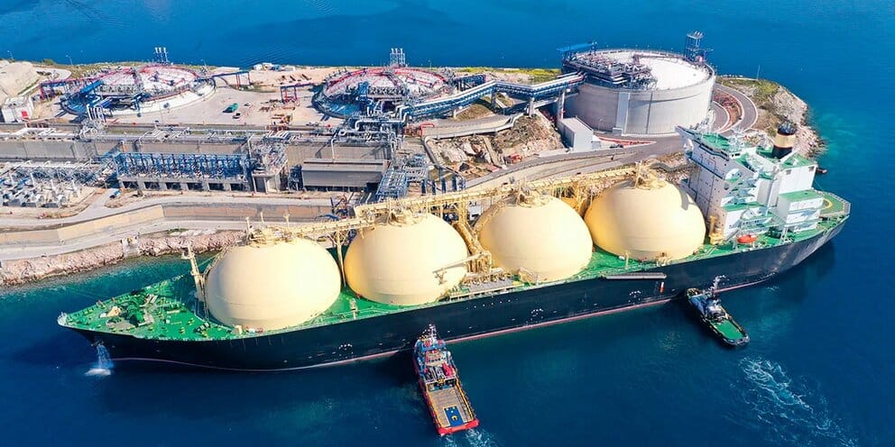 Китай сообщил об увеличении поставок нефти и СПГ из России почти на четверть