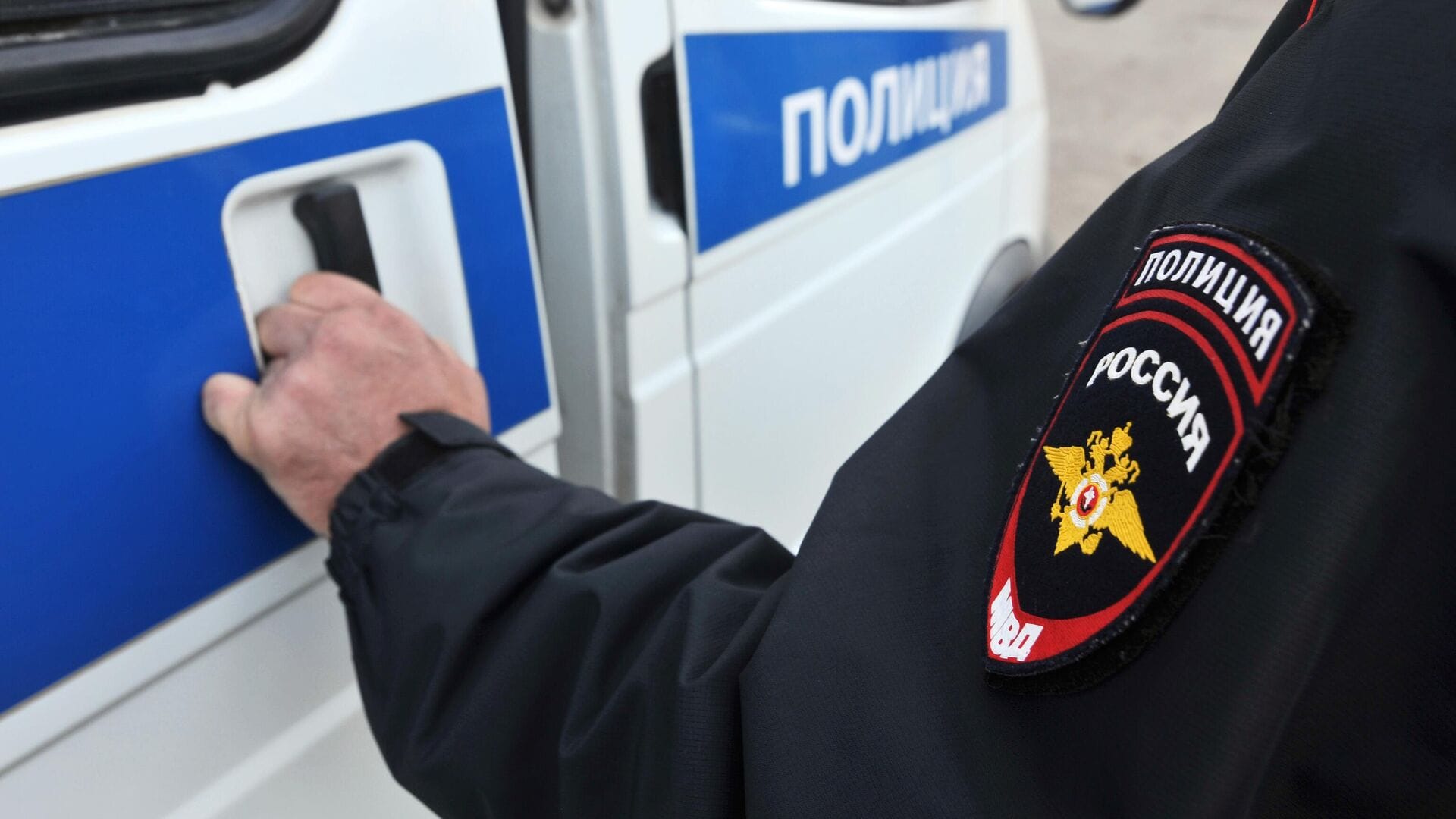 Жителя Братска задержали после голосования и избили полицейские