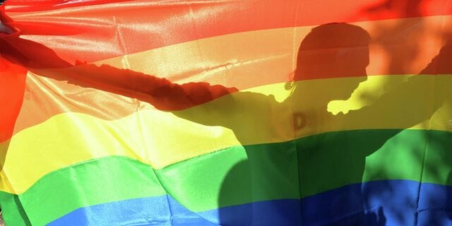 К президенту самарской ЛГБТ-организации «Ирида» пришли с обыском в рамках дела об организации экстремистского сообщества