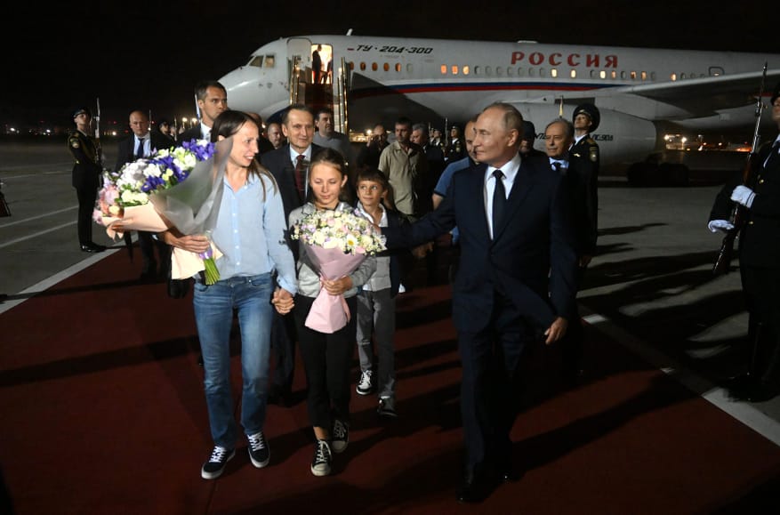 Children of “illegals” sent back to Moscow in prisoner exchange found out they were Russian when the plane left Ankara