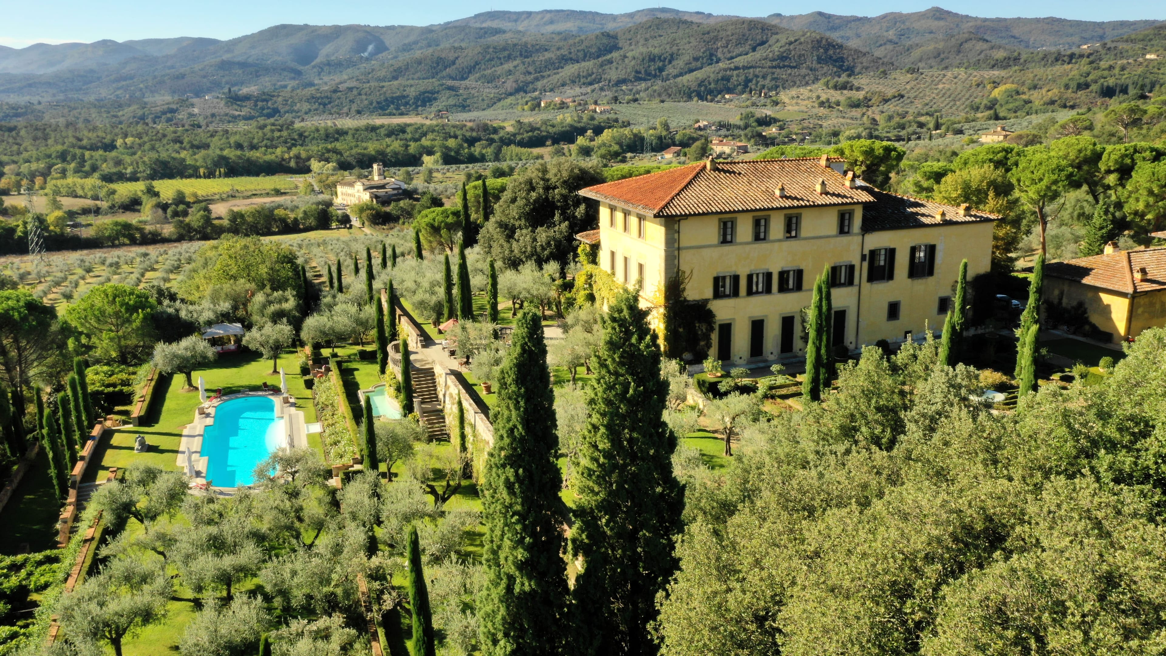 Фейк кремлевских СМИ: Зеленский купил у Стинга винодельню в Тоскане за €75 млн