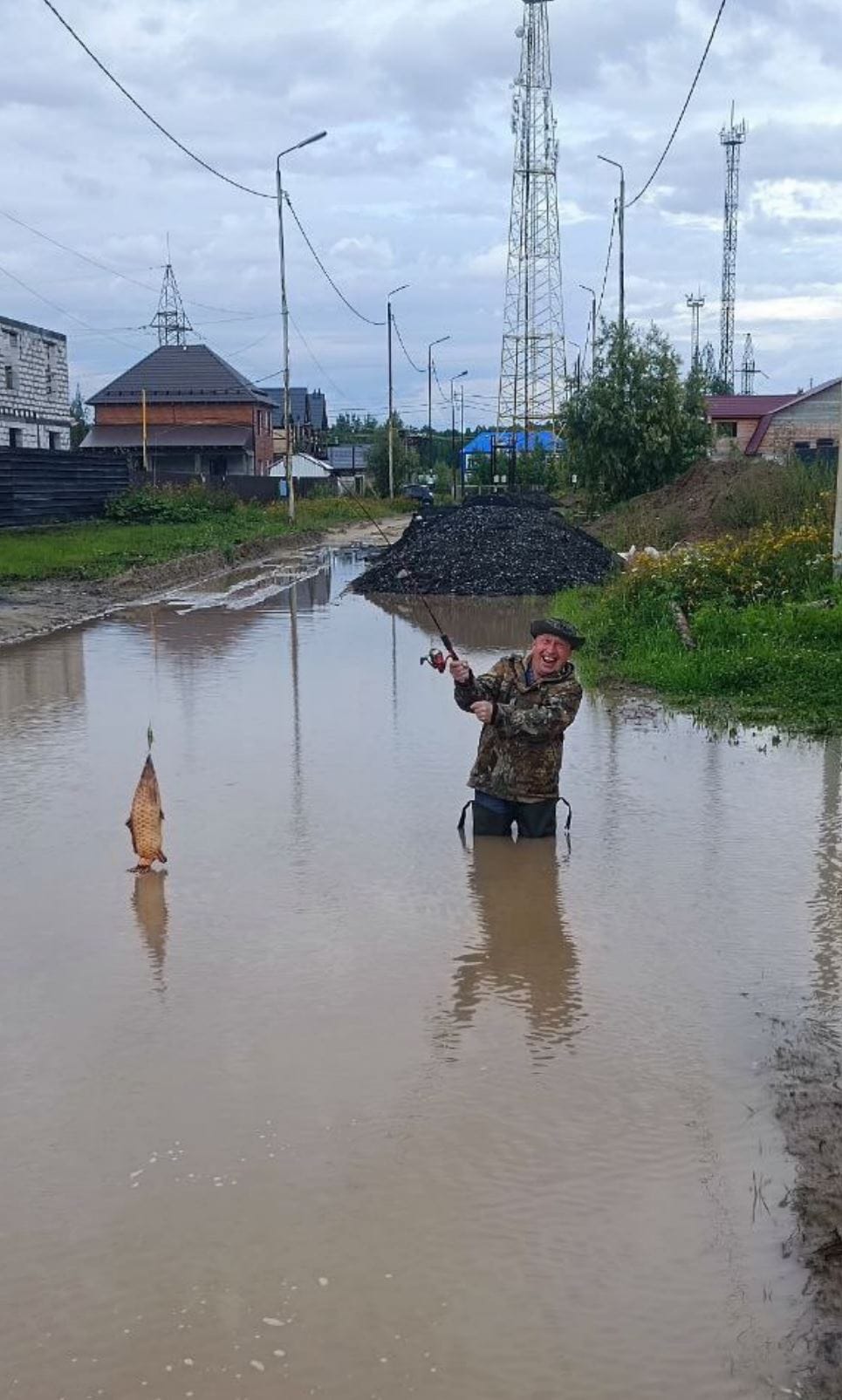 Вице-мэр города в ХМАО ушел на войну после скандала с несделанной дорогой, которую местные жители ждали 10 лет