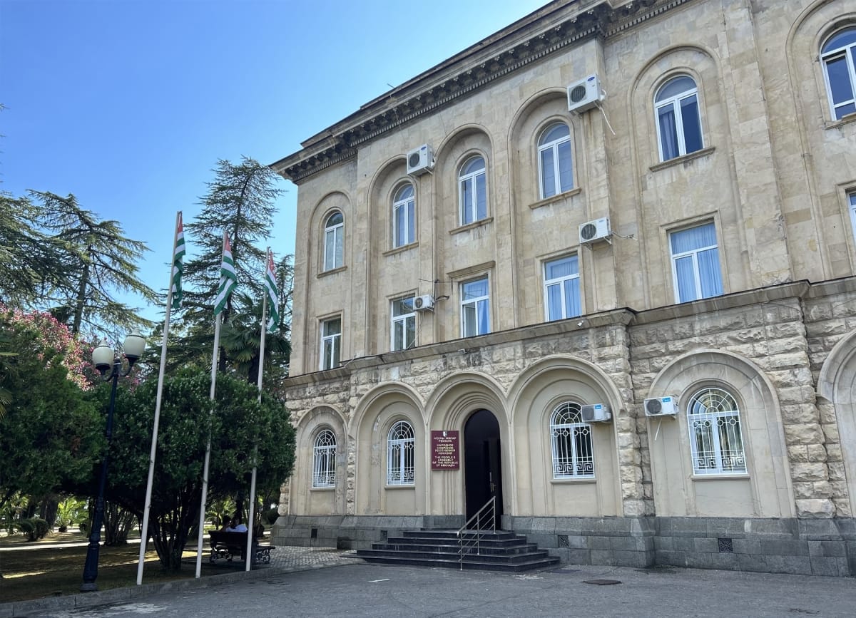 Парламент Абхазии назначил досрочные президентские выборы на 15 февраля 2025 года