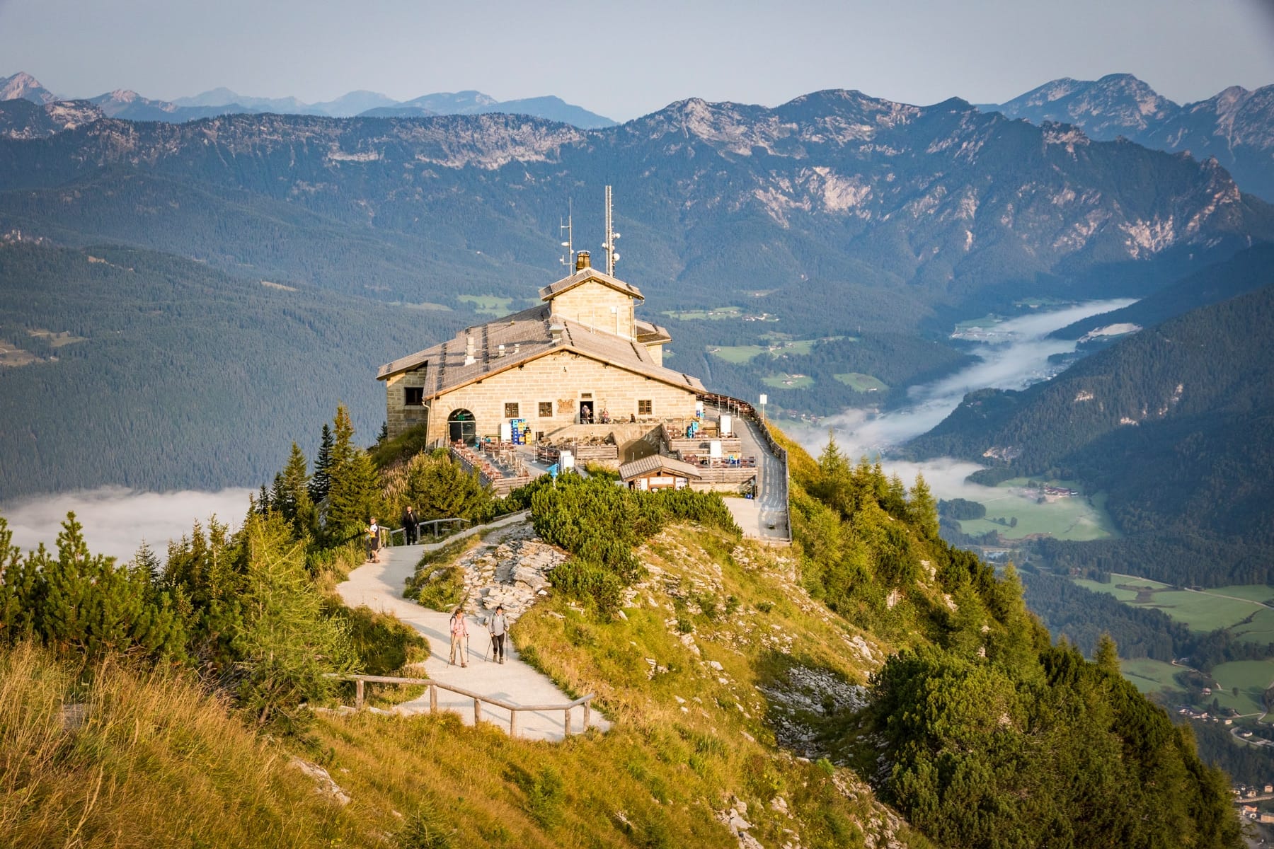 Фейковую информацию о покупке Зеленским альпийского домика Гитлера вбросили через несуществующее немецкое издание