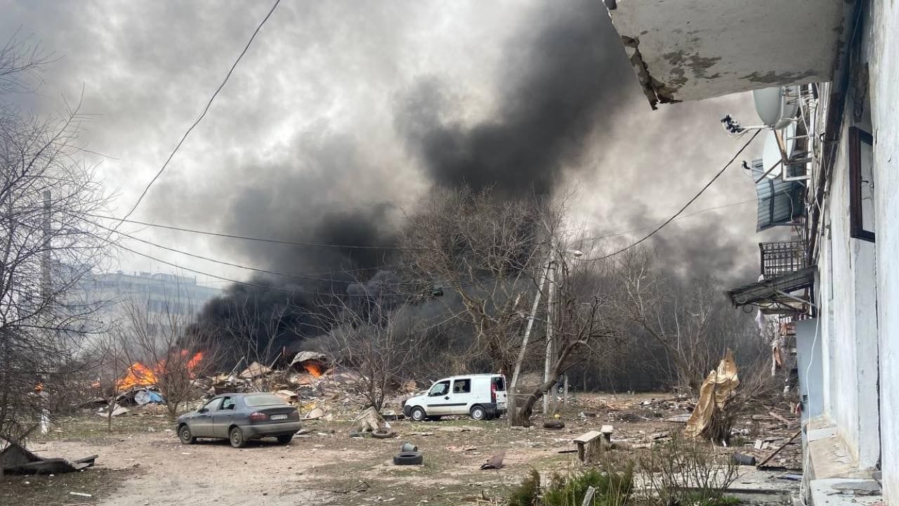 Кремлевские СМИ отрицают факт ракетного удара по центру Сум, о котором сами же недавно с гордостью рассказывали