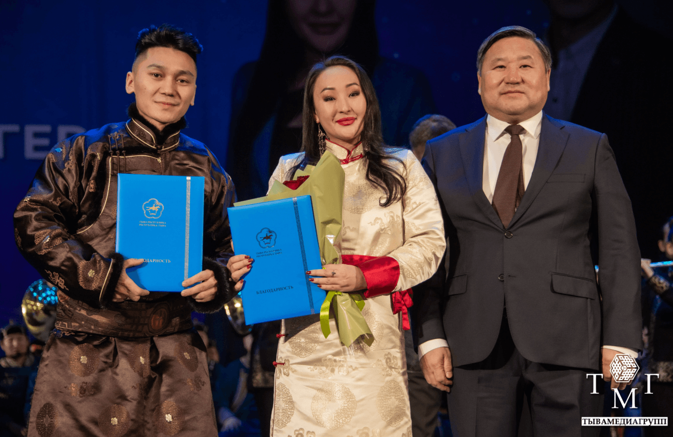 Цэцэндэлгэр Тэгшээ, Елена Куулар и Владислав Ховалыг. Фото: TMG news