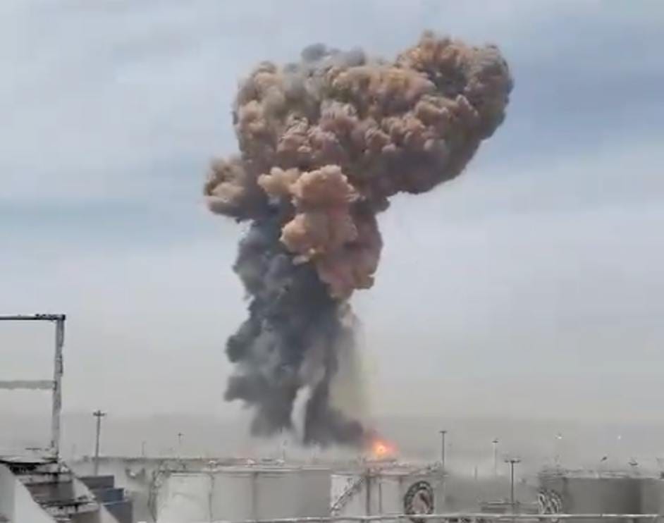 В иранском порту произошел взрыв, пострадали сотни человек