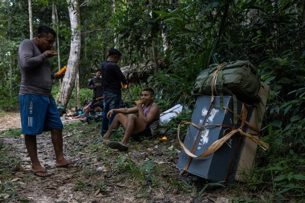 Амазонское племя подало в суд на The New York Times за статью, после которой их воспринимают зависимыми от порнографии