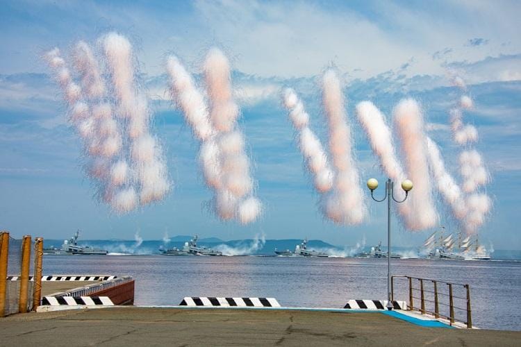 На День ВМФ России по всей стране отменили парады кораблей и салюты