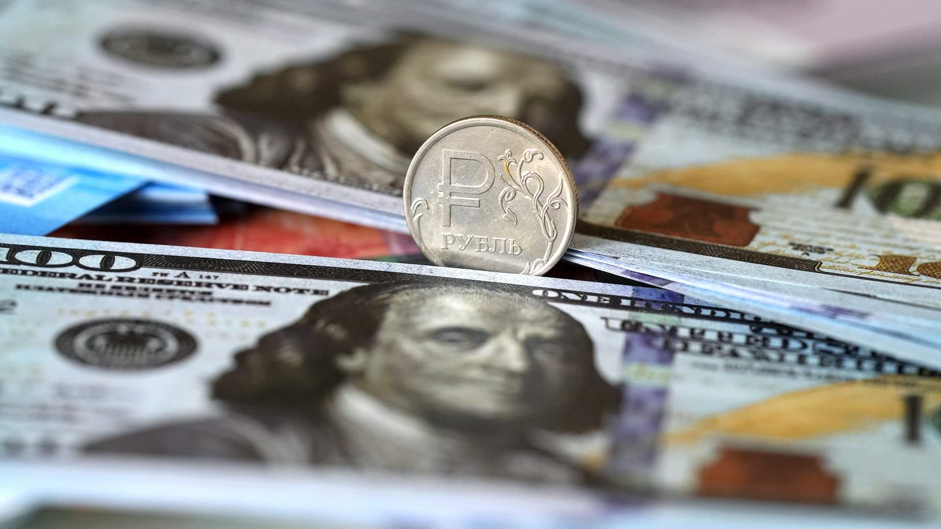 Правительство России освободило экспортеров от принудительной продажи валюты