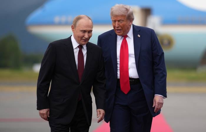 Помощник президента РФ: Путин и Трамп обсудили идею повышения уровня представителей украинской и российской стороны на переговорах