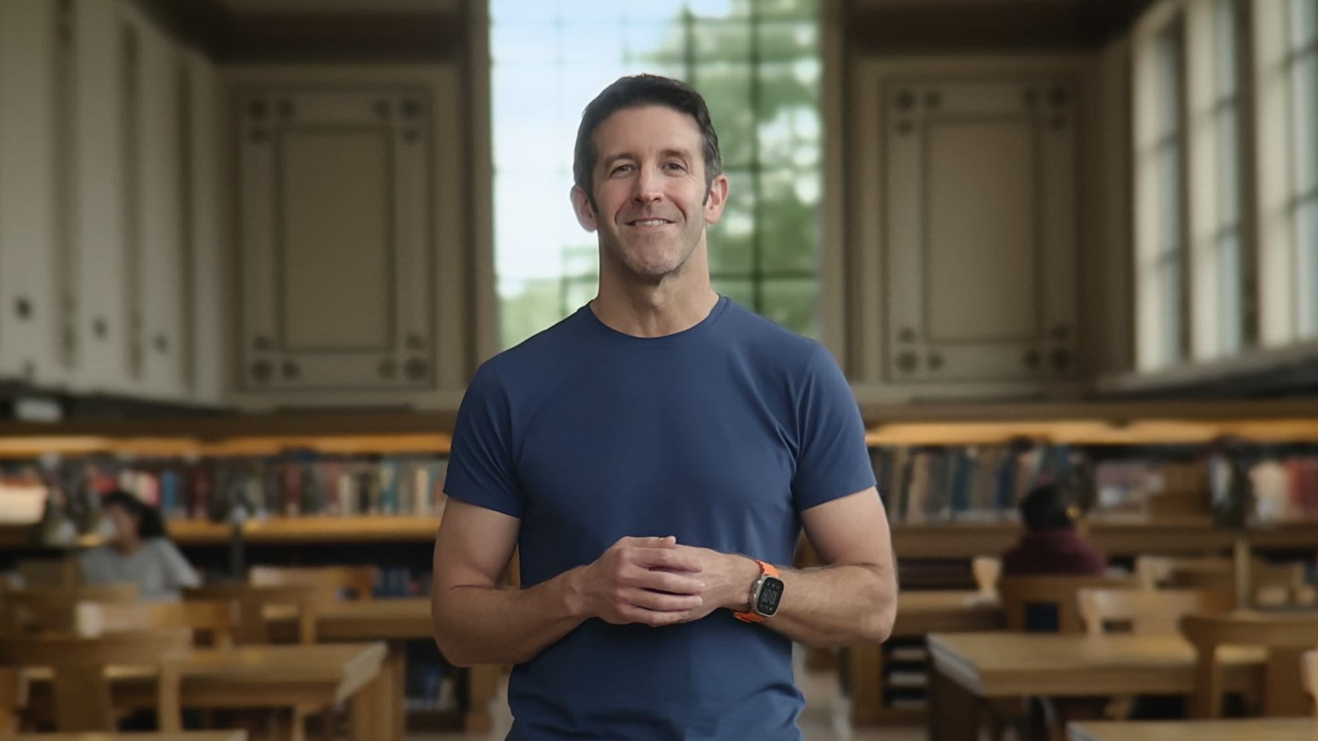 Тим Кук покинет пост гендиректора Apple, ему на смену придет глава департамента разработки оборудования Джон Тернус — Bloomberg