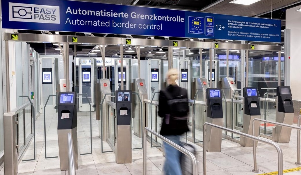 Автоматизированный пограничный контроль в аэропорту Дюссельдорфа, Германия. Фото: dpa / picture alliance