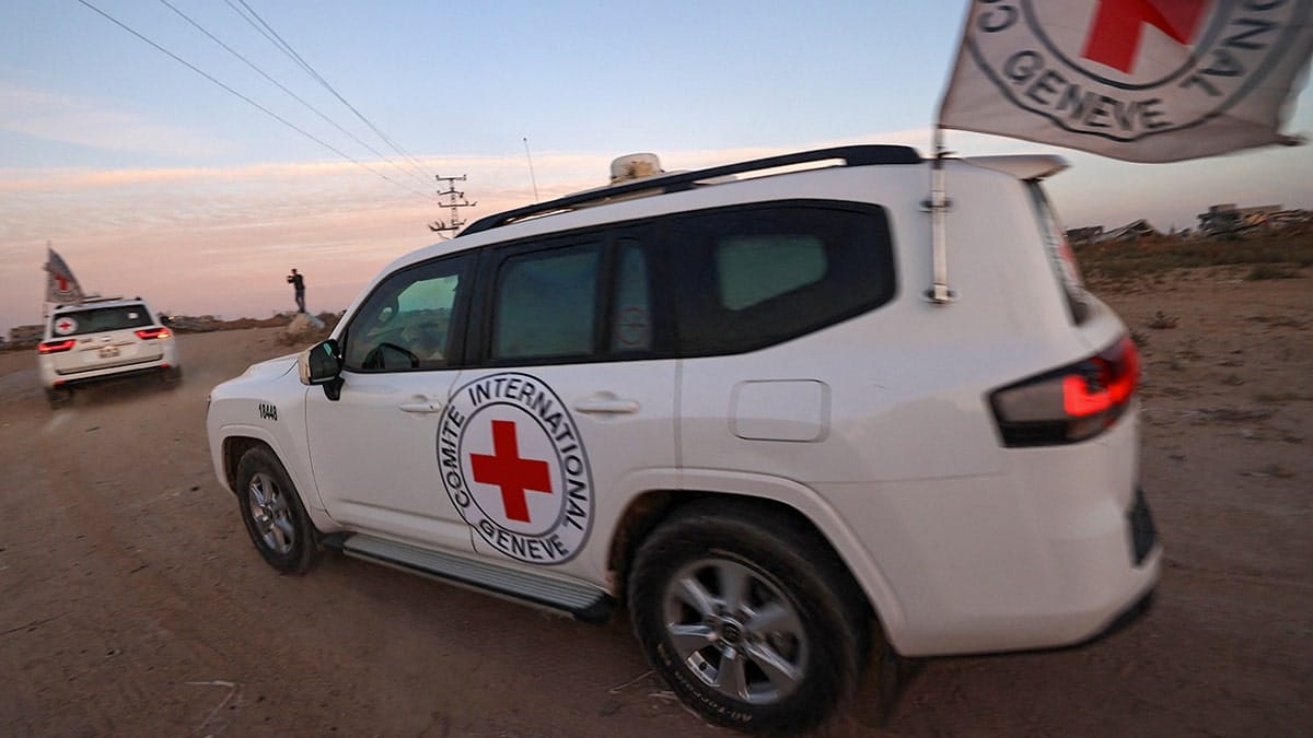 Израиль подтвердил: ХАМАС освободит всех 20 живых заложников утром 13 октября. Трамп вылетает на Ближний Восток для встречи с освобожденными