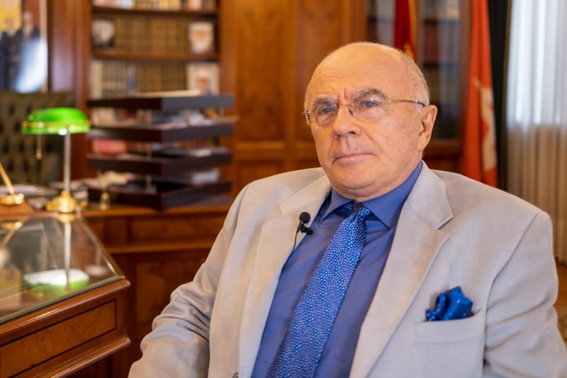 Ректор СПбГУП за два года потратил почти 100 млн рублей на поездки за границу и аренду элитного жилья за счет вуза — «Ъ»