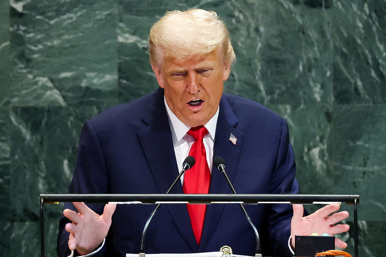 США нанесли седьмой удар по судну в международных водах. Эксперты считают, что Трамп совершает военное преступление