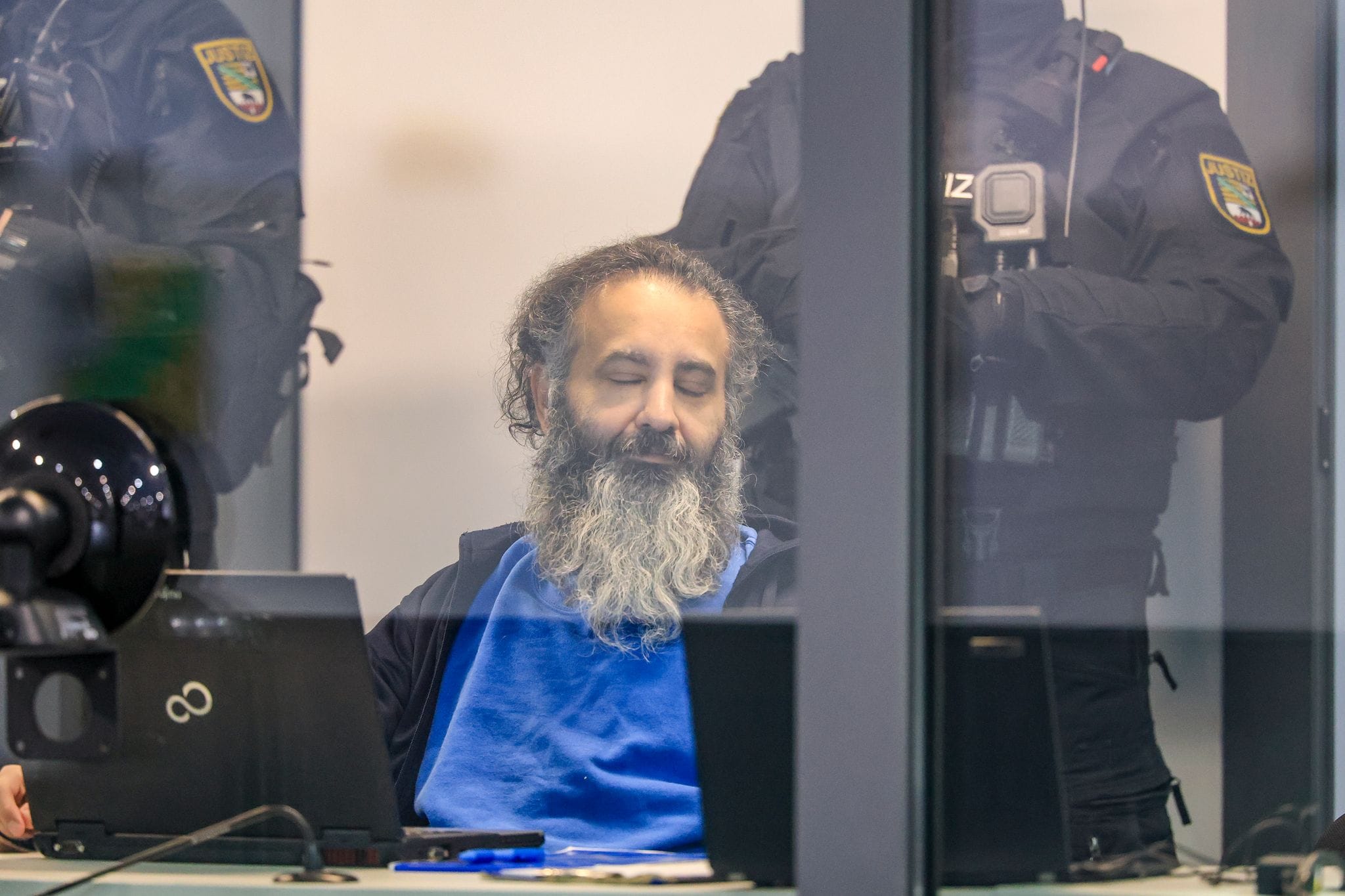 В Германии начался суд над Талебом аль-Абдулмохсеном, въехавшим на автомобиле в ярмарку в Магдебурге. В результате погибли 6 человек