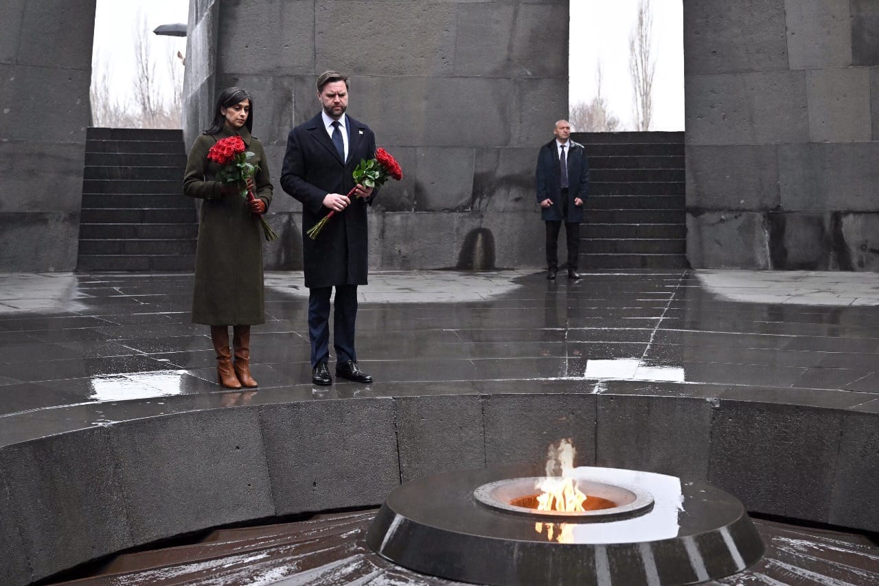 Вице-президент США Вэнс посетил в Ереване мемориал жертвам геноцида и опубликовал об этом твит, но затем удалил его