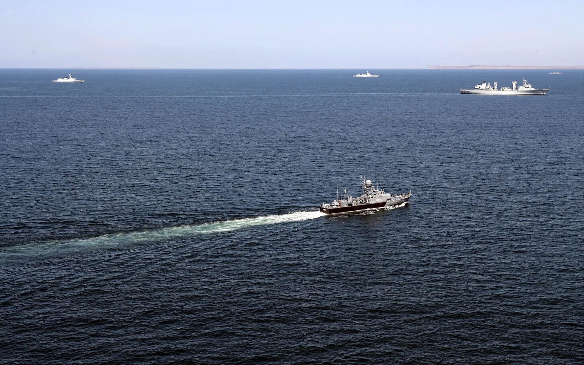 КСИР начал военно-морские учения в Ормузском проливе за день до переговоров Ирана с США