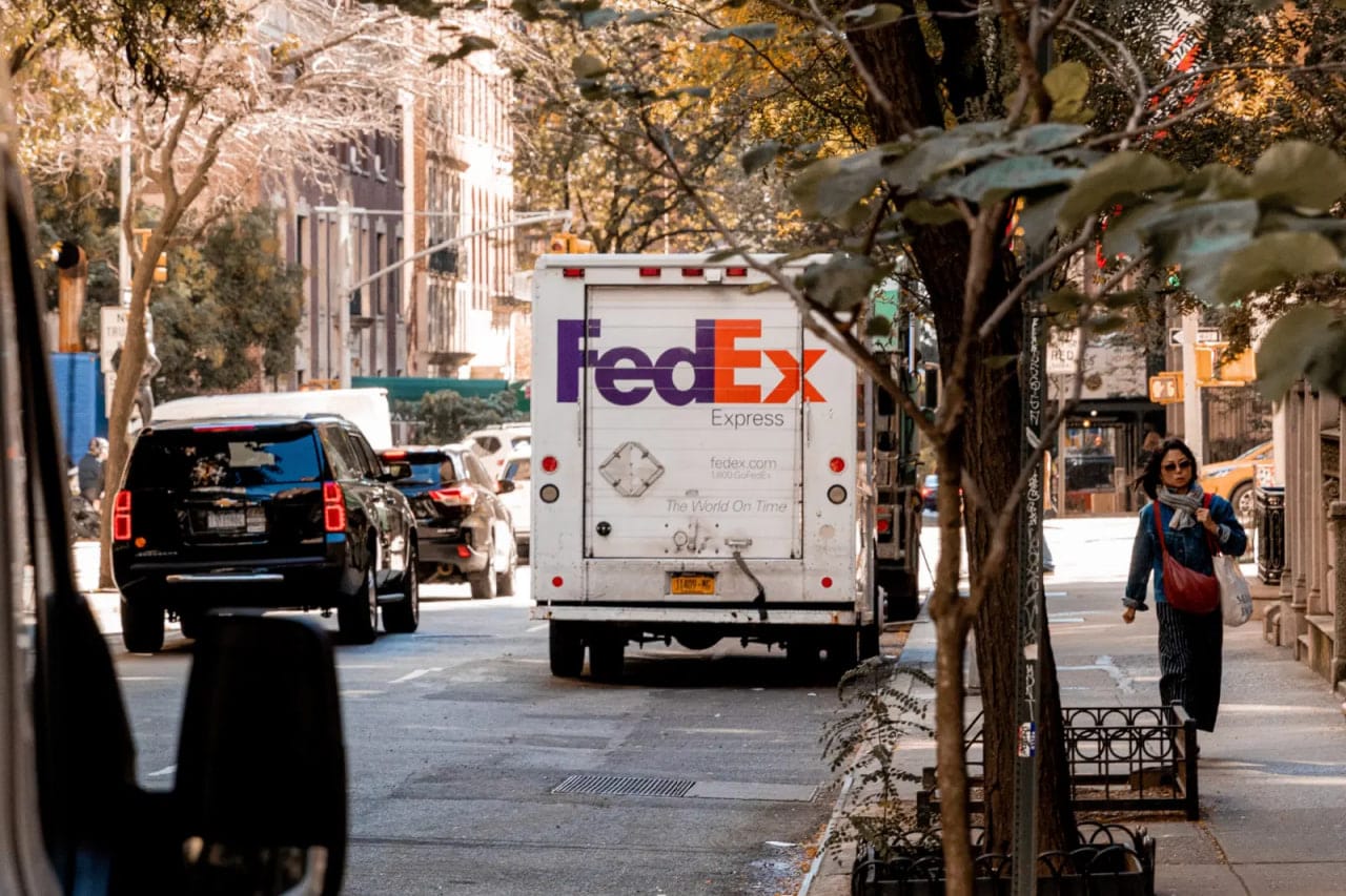 FedEx подала иск к правительству США с требованием «полного возмещения» уплаченных таможенных пошлин