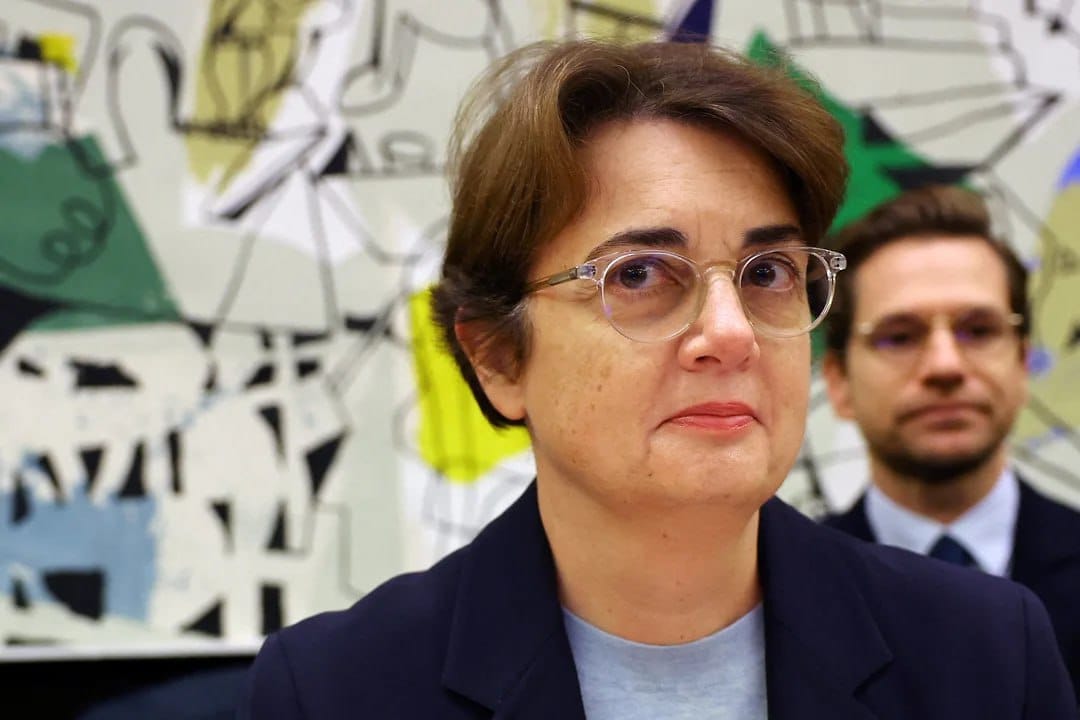 Директор Лувра Лоранс де Кар ушла в отставку. При ней музей ограбили, а двух сотрудников обвинили в мошенничестве с билетами