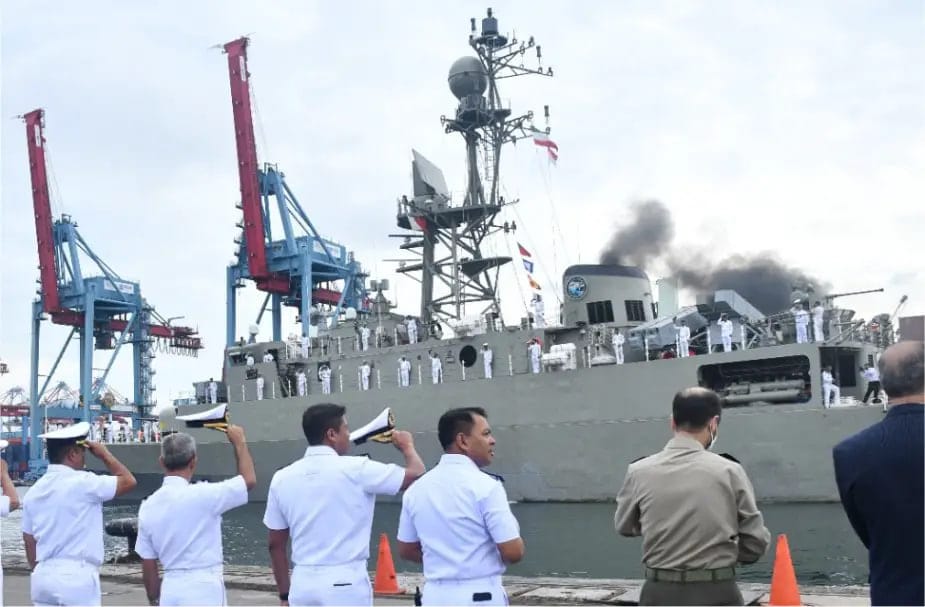 Иранский военный корабль затонул у берегов Шри-Ланки