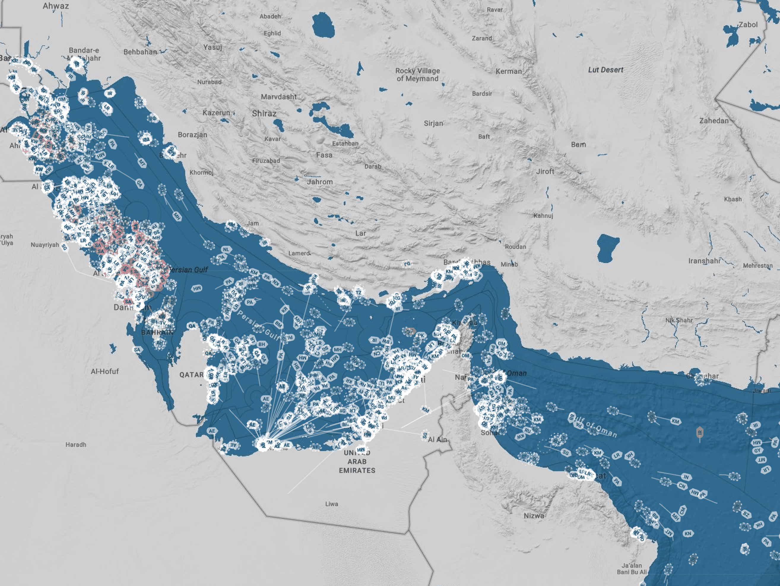 Моряки в Ормузском проливе жалуются на мизерные доплаты и нехватку воды, в условиях блокады застряли около 20 тысяч человек — Bloomberg