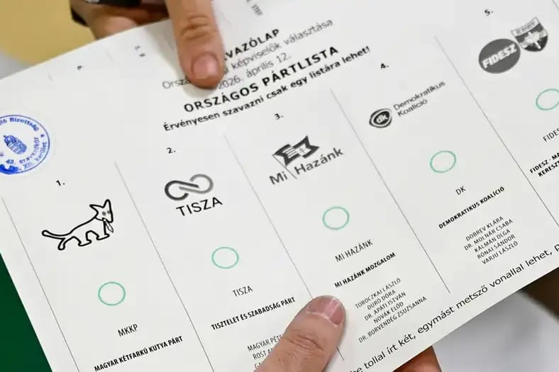 В Венгрии начались парламентские выборы, на которых оппозиция впервые за 16 лет может обойти Орбана. Явка к утру побила исторический рекорд