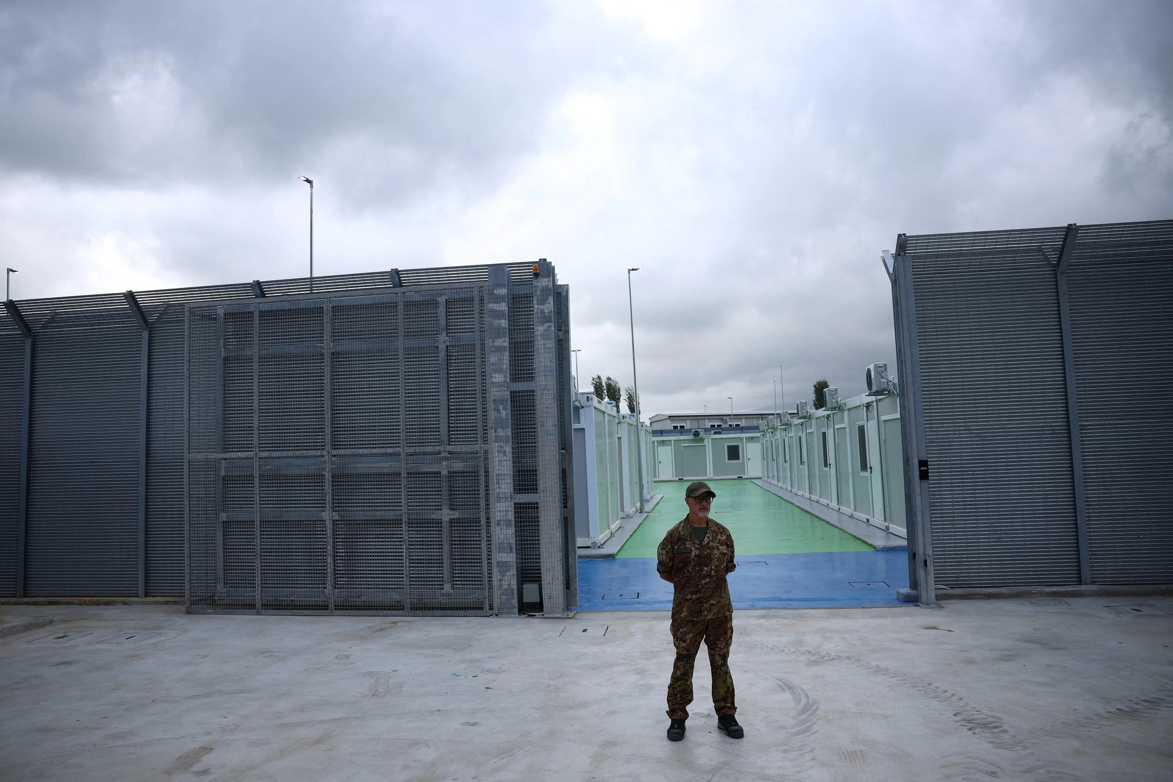 Центр содержания беженцев в Гьядере, Албания, 2024. Florion Goga/Reuters