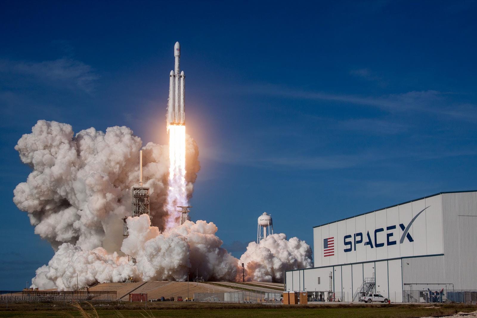 SpaceX готовится к крупнейшему IPO в истории на Nasdaq и дробит акции, чтобы сделать их дешевле для инвесторов