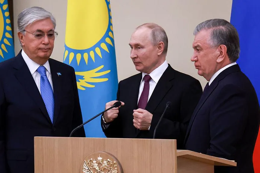 Путин распорядился начать переговоры с Казахстаном и Узбекистаном об обновлении договоров о взаимных поставках оружия