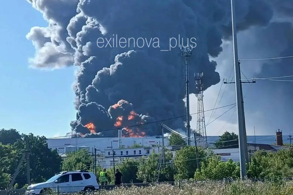 Пожар после атаки на склад Wildberries в Новосемейкине Самарской области, 02.08.26. Фото: Exilenova+ / Telegram