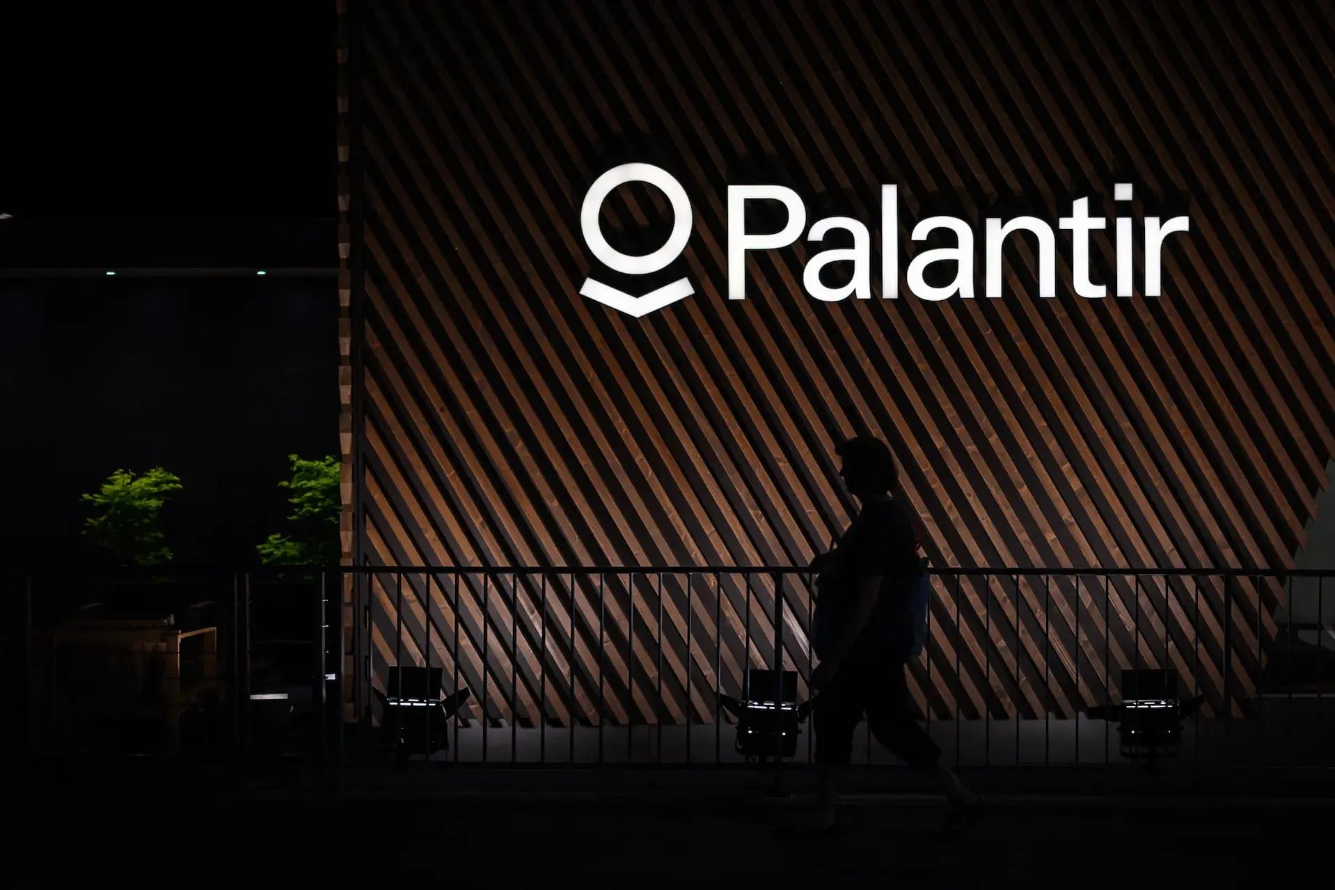 Palantir, разрабатывающая ИИ-решения для военных, выводит прибыль из Европы в США и почти не платит европейских налогов — доклад CICTAR
