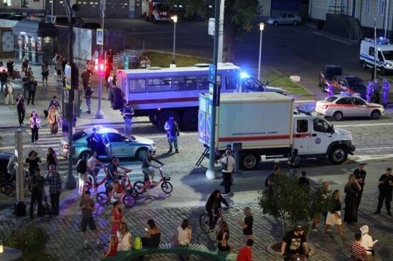 На месте взрыва у ресторана в Москве. Фото: Reuters