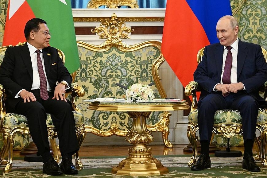 Владимир Путин и Мин Аун Хлайн, 18 августа 2026 года. Фото: МИА «Россия сегодня»