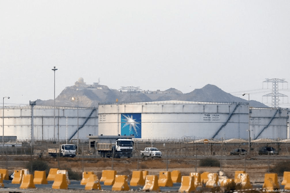 Фото: нефтехранилища Saudi Aramco в Джидде, Саудовская Аравия / AP