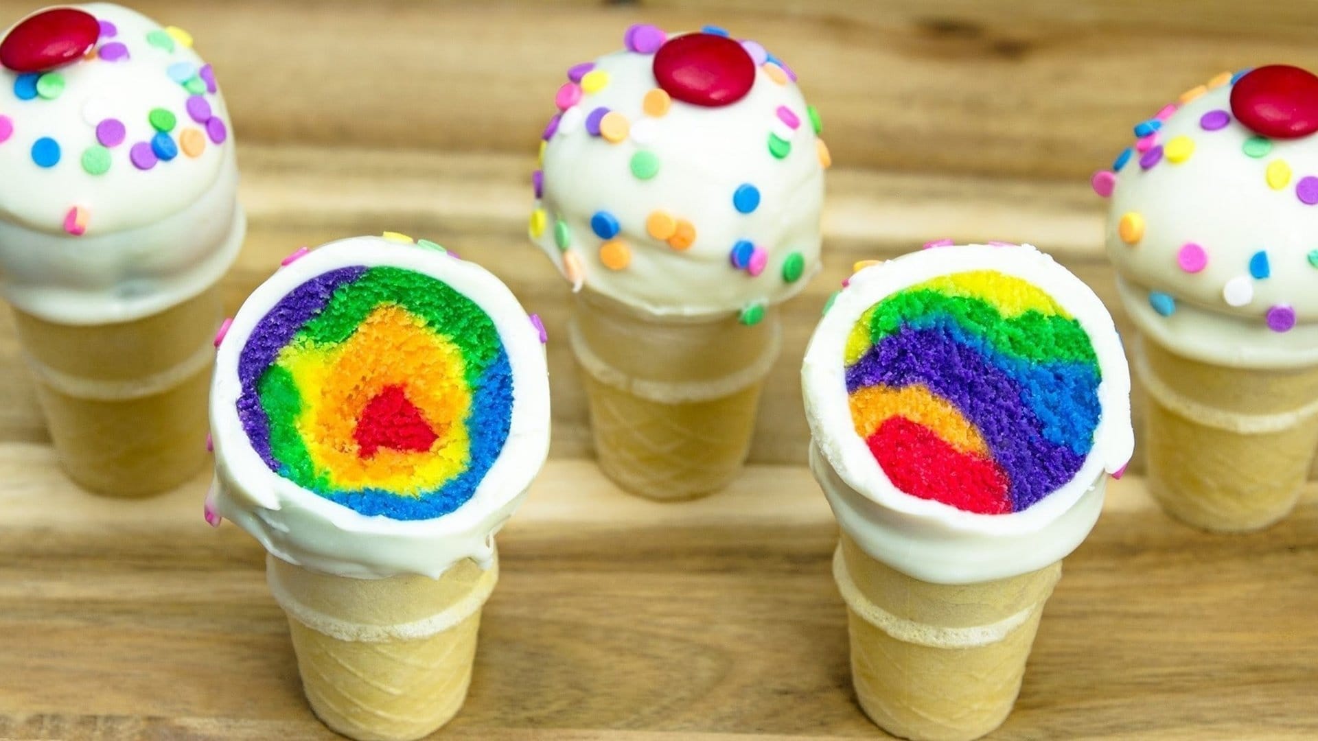 Глава «Союза женщин России» пожаловалась Путину, что мороженое «Радуга» приучает детей к флагу ЛГБТ