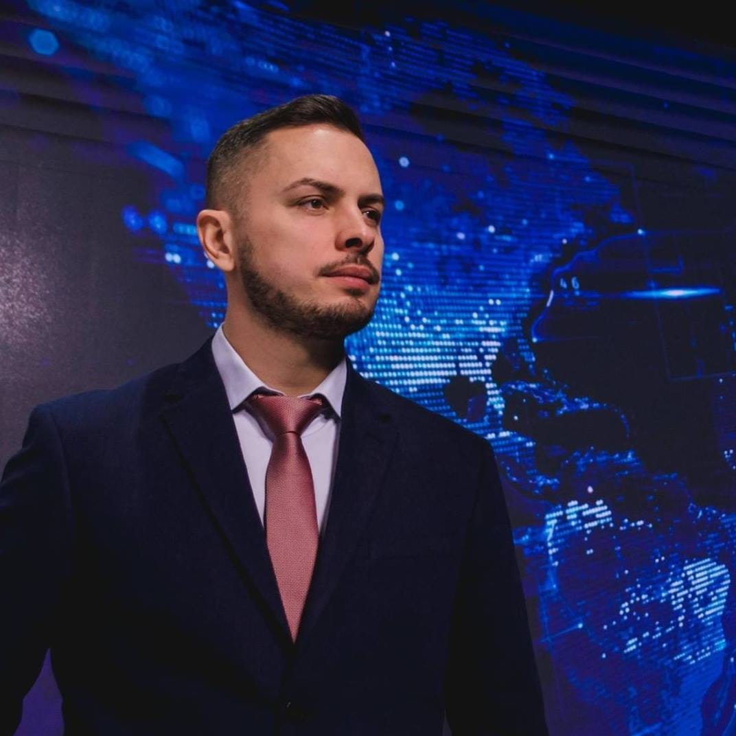 "Нас заставляли снимать сюжет про викторину с призами на пунктах голосования по поправкам" - ведущий "Вестей" о своем увольнении