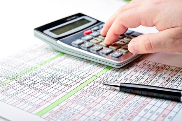 "Из-за налога для богатых появятся схемы оптимизации и уголовные дела", - партнер коллегии адвокатов Pen & Paper Константин Добрынин