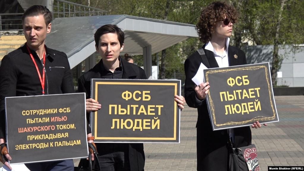 Бывший оперативник ФСБ в Петербурге получил 4 года колонии за пытки с использованием ружья