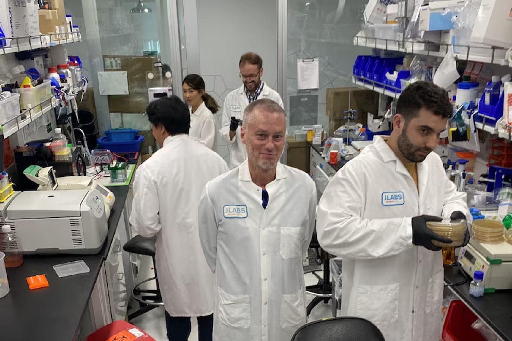 Тим Фрид в лаборатории компании Centivax, создающей антидот