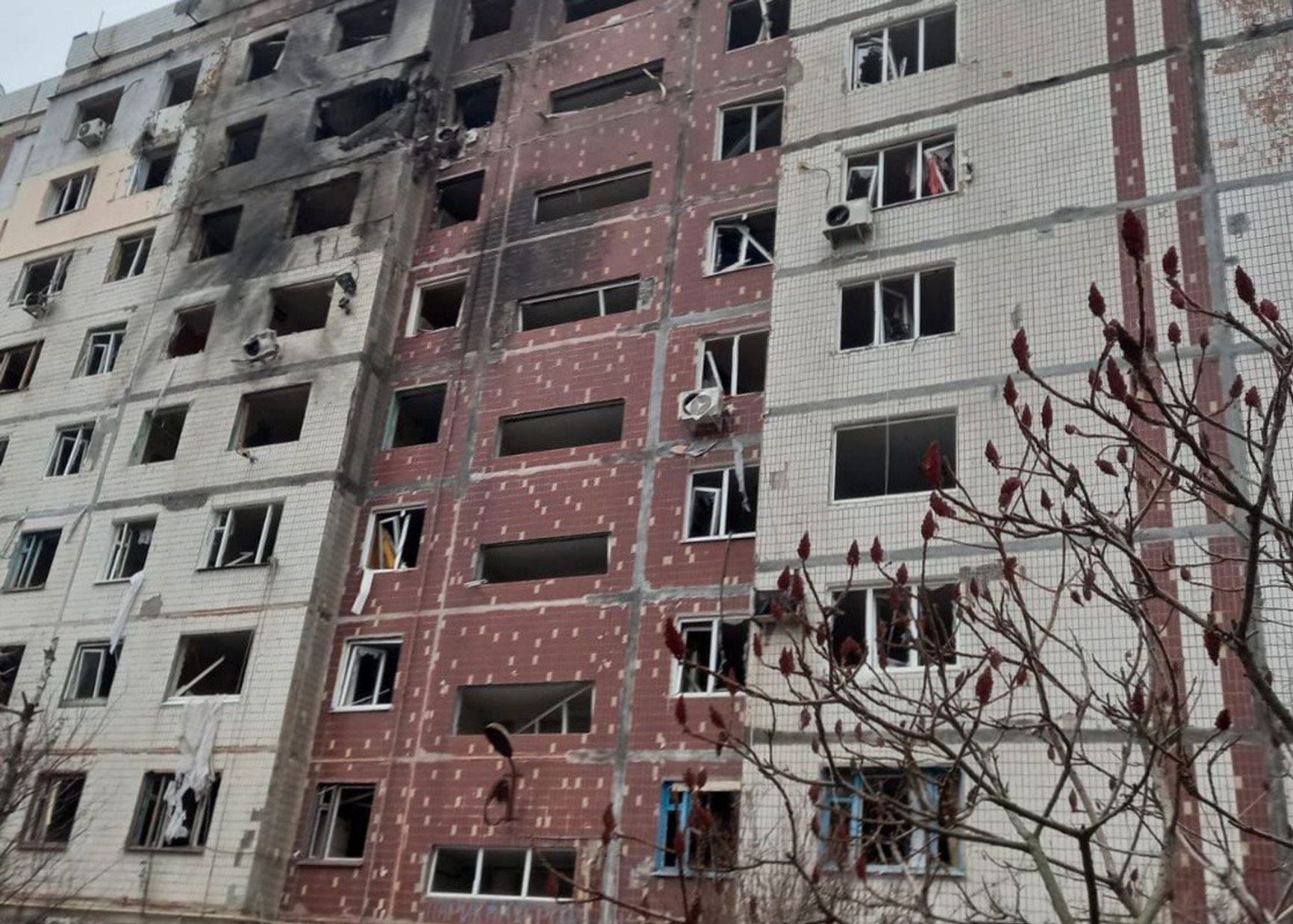 Последствия попадания российского беспилотника 1 декабря 2025 года по жилому дому в Краматорске