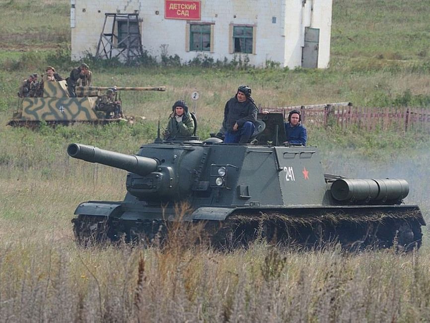 Historisk militærutstyr på Uralvagonzavods festival «Tankograds rustning»