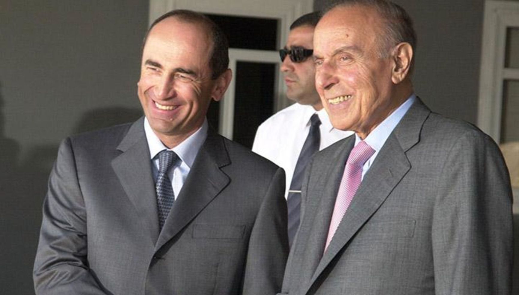 Presidents of Armenia and Azerbaijan Robert Kocharyan and Heydar Aliyev at a 1999 meeting