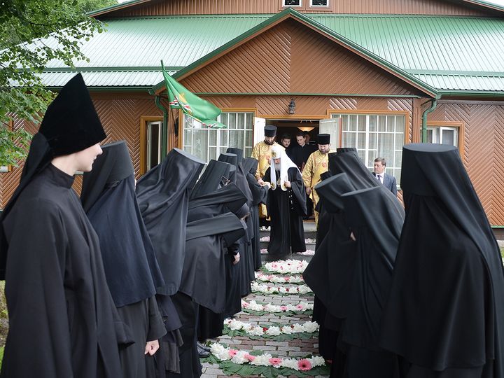 Трудником в монастырь в в какой можно поехать с проживанием, как попасть