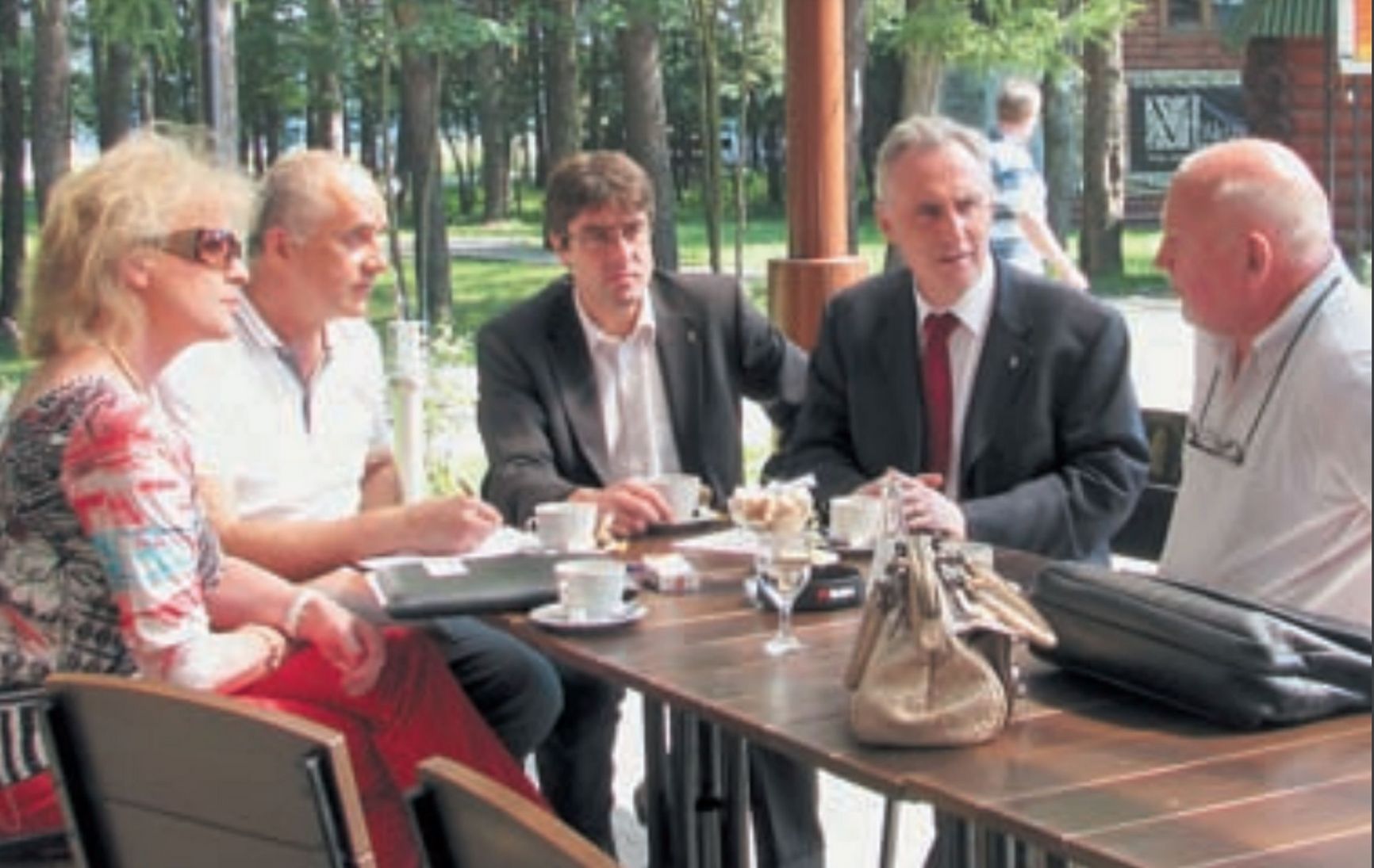 Frauke Lehmann (far left), together with representatives of the Browning company, negotiates with Viktor Belozyorov her partner in Russia's Far East in 2009.