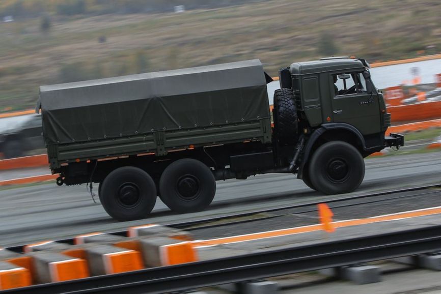 KAMAZ-5350 fra Mustang-M-serien med 6×6 hjuloppsett og 6 tonns nyttelastkapasitet
