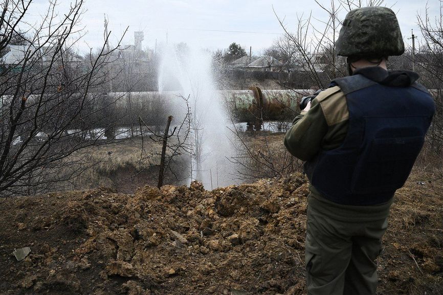 Skadet vannledning i Horlivka, Donetsk-regionen, 24. februar 2022
