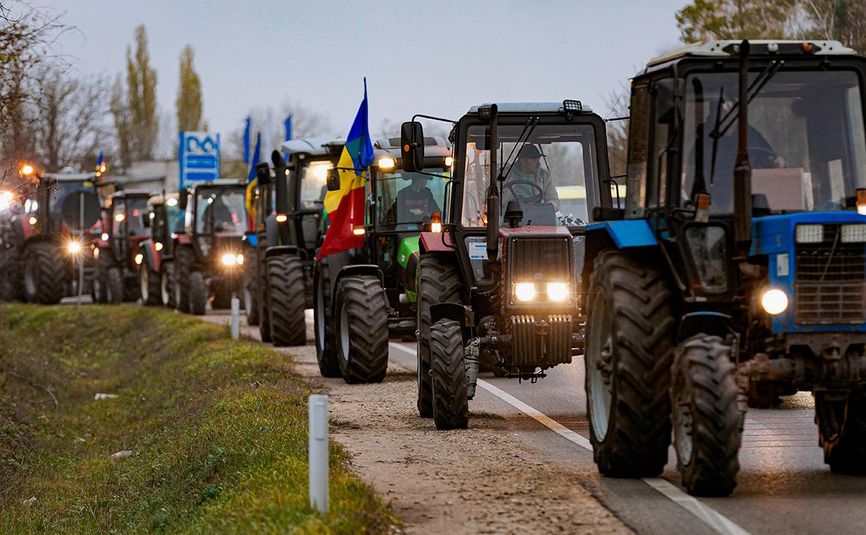 Протест фермеров у здания Правительства в Кишинёве, октябрь 2024 года