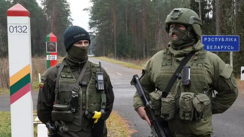 Литовские пограничники на границе с Беларусью